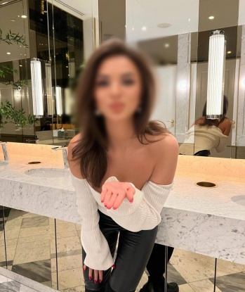 Приглашаю тебя на встречу, где ты сможешь расслабиться и насладиться моментами счастья. Я страстная и откровенная, готова к экспериментам. 7776, 18 лет